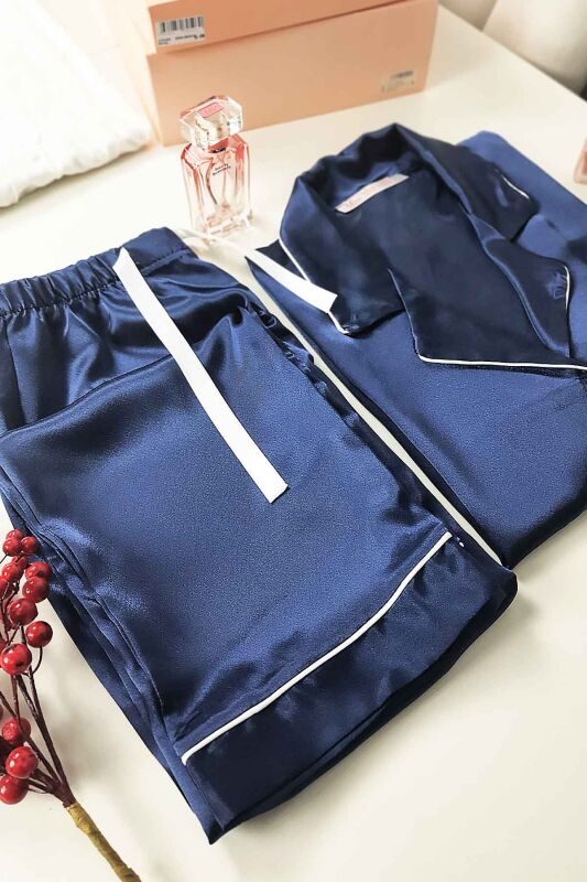 İpek Saten Boydan Düğmeli Kadın Pijama Takımı - Lacivert Erkek Yaka Fiyonklu 8004MS - 5