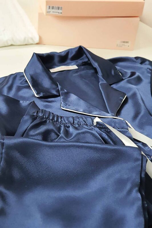 İpek Saten Boydan Düğmeli Kadın Pijama Takımı - Lacivert Erkek Yaka Fiyonklu 8004MS - 6